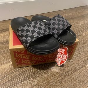 BNIB. Youth Van’s Range Slide On.